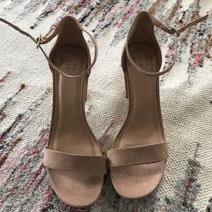 Nude Block Sandel Heels
